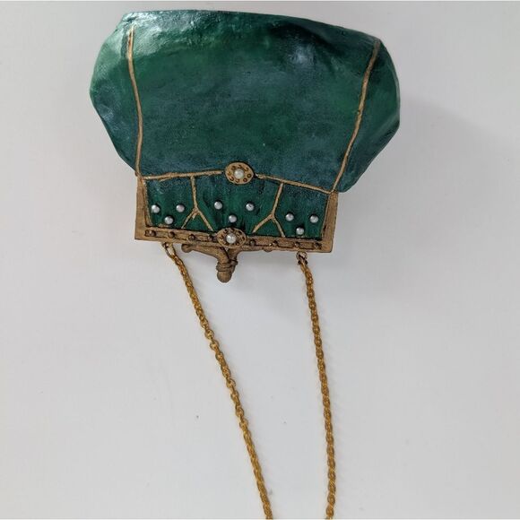 Elegant Green Vintage-Inspired Handbag